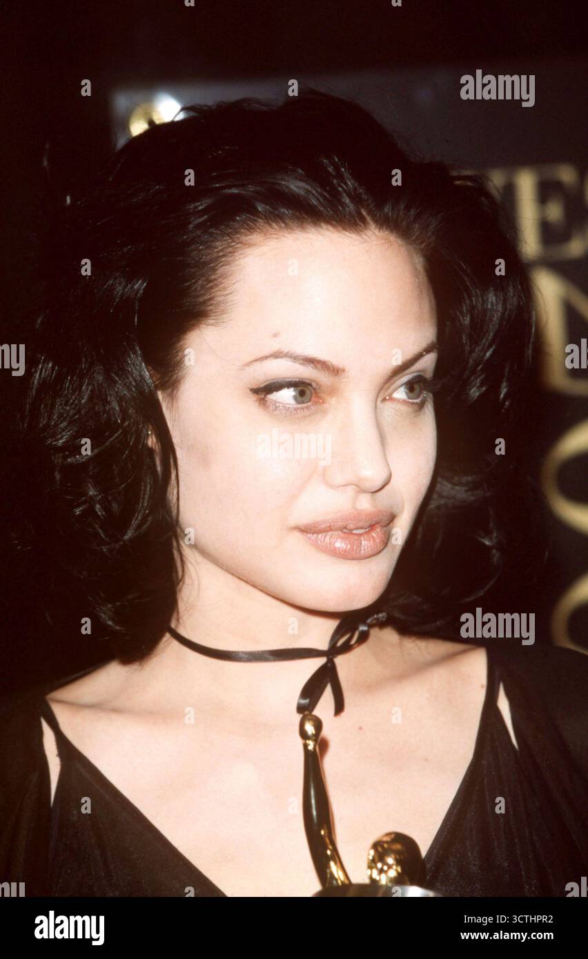 その他 GQ may2000 Angelina Jolie Angelina jolie 2000 hi-res stock photography and images - Alamy