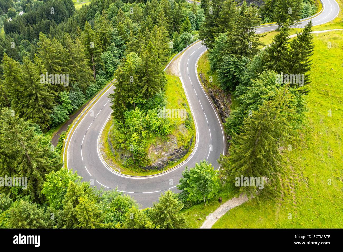 Aerial pine trees alps roads hi-res stock photography and images - Alamy