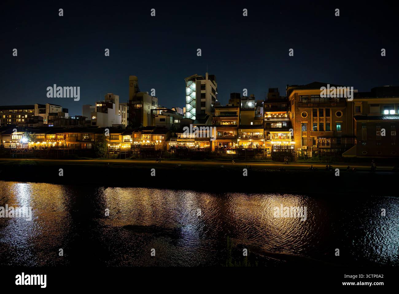 Kyoto kamo yuka hi-res stock photography and images - Alamy
