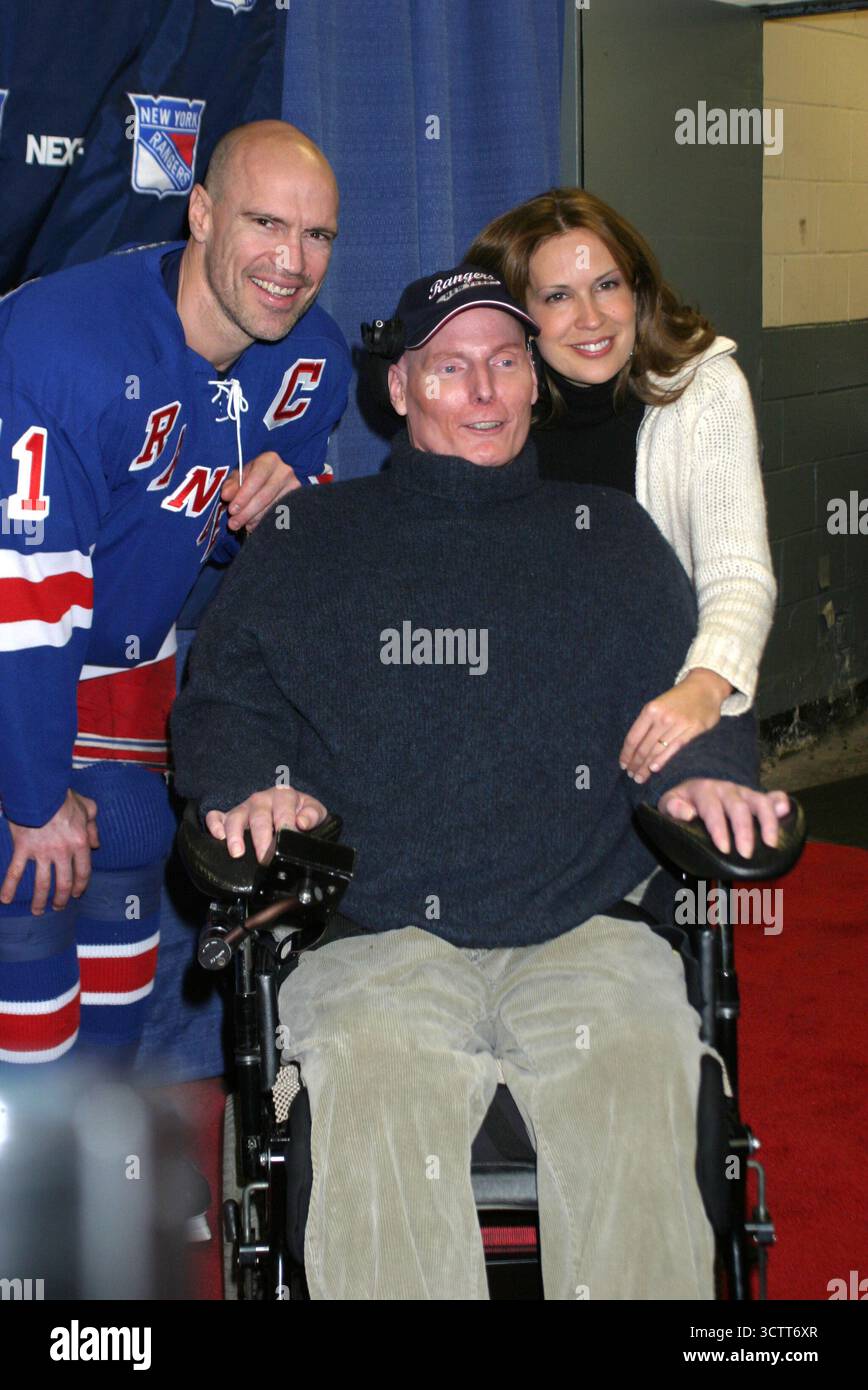 Mark Messier, Christopher and Dana Reeve at the Sixth Annual Superskate ...