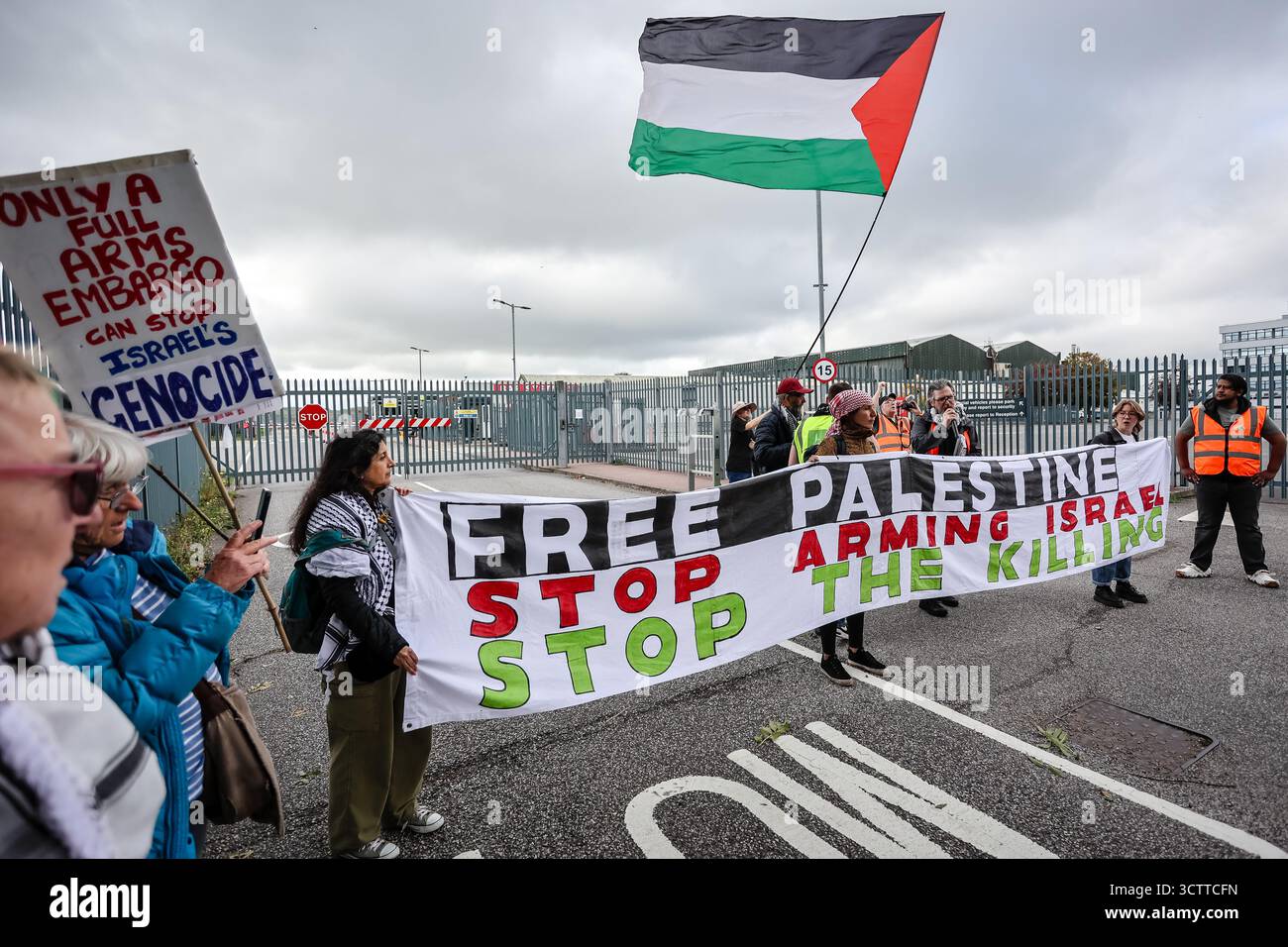 Rochester, UK. 08th Oct, 2025. Protesters with the Palestine Solidarity ...