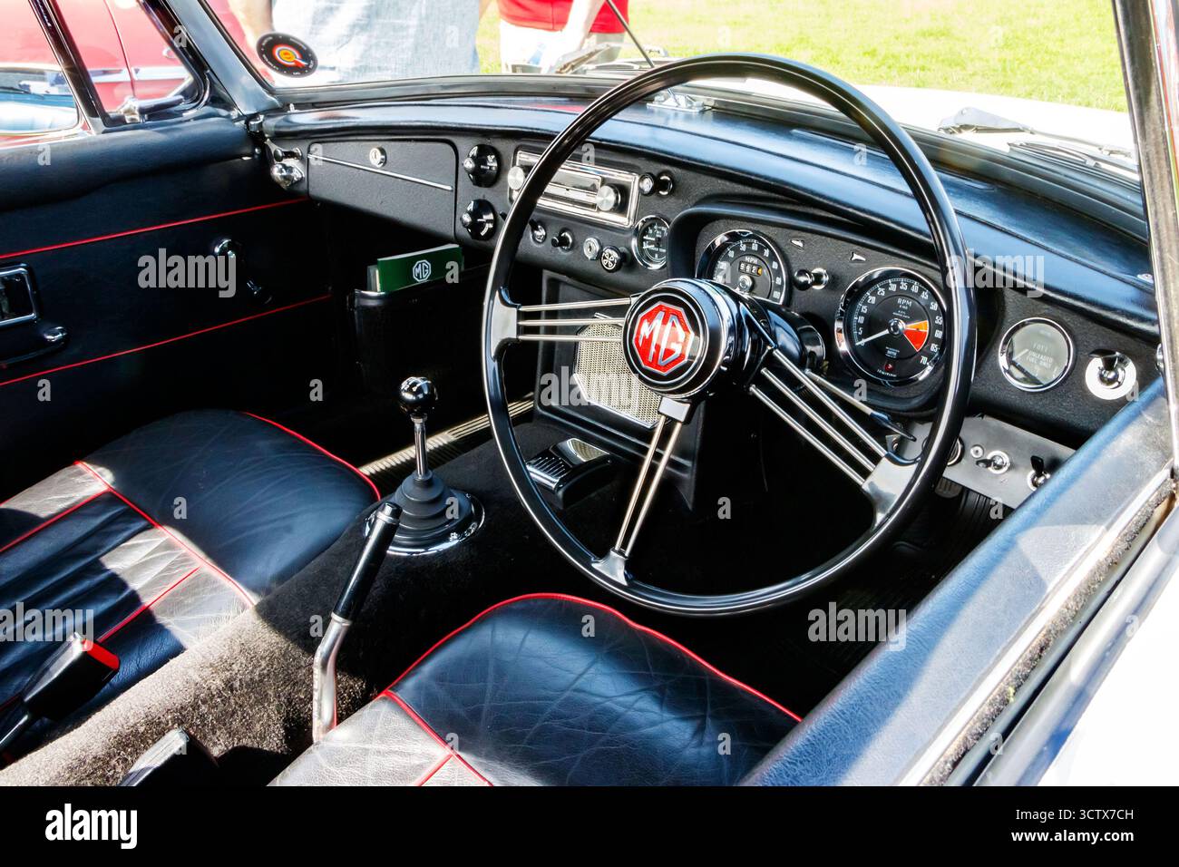 Classic mg car dashboard hi-res stock photography and images - Alamy