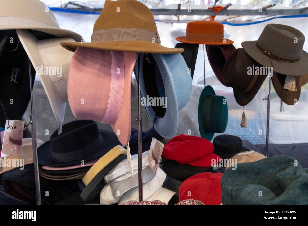 Hats de france hi-res stock photography and images - Alamy