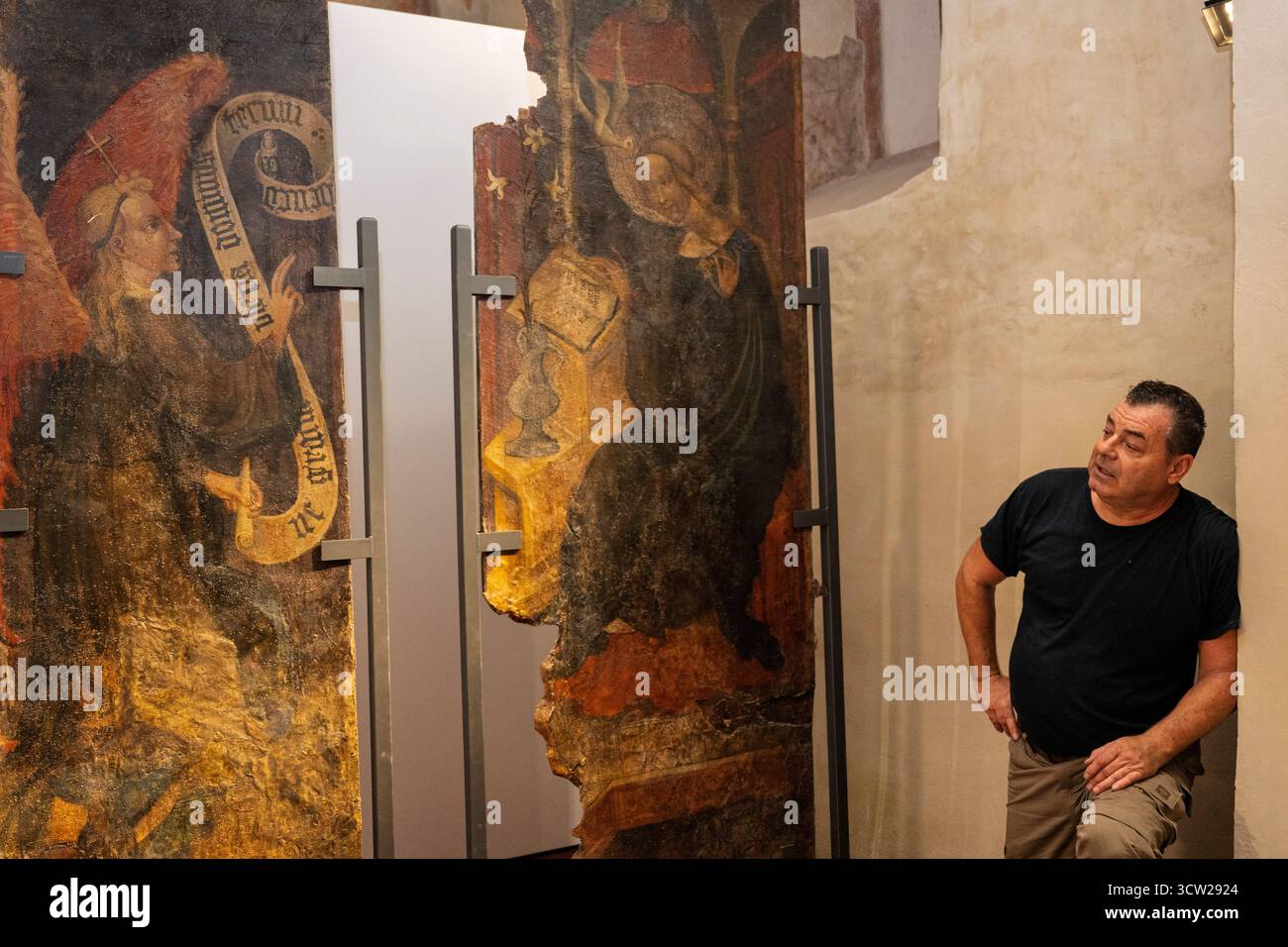 Two medieval altar panels hi-res stock photography and images - Alamy