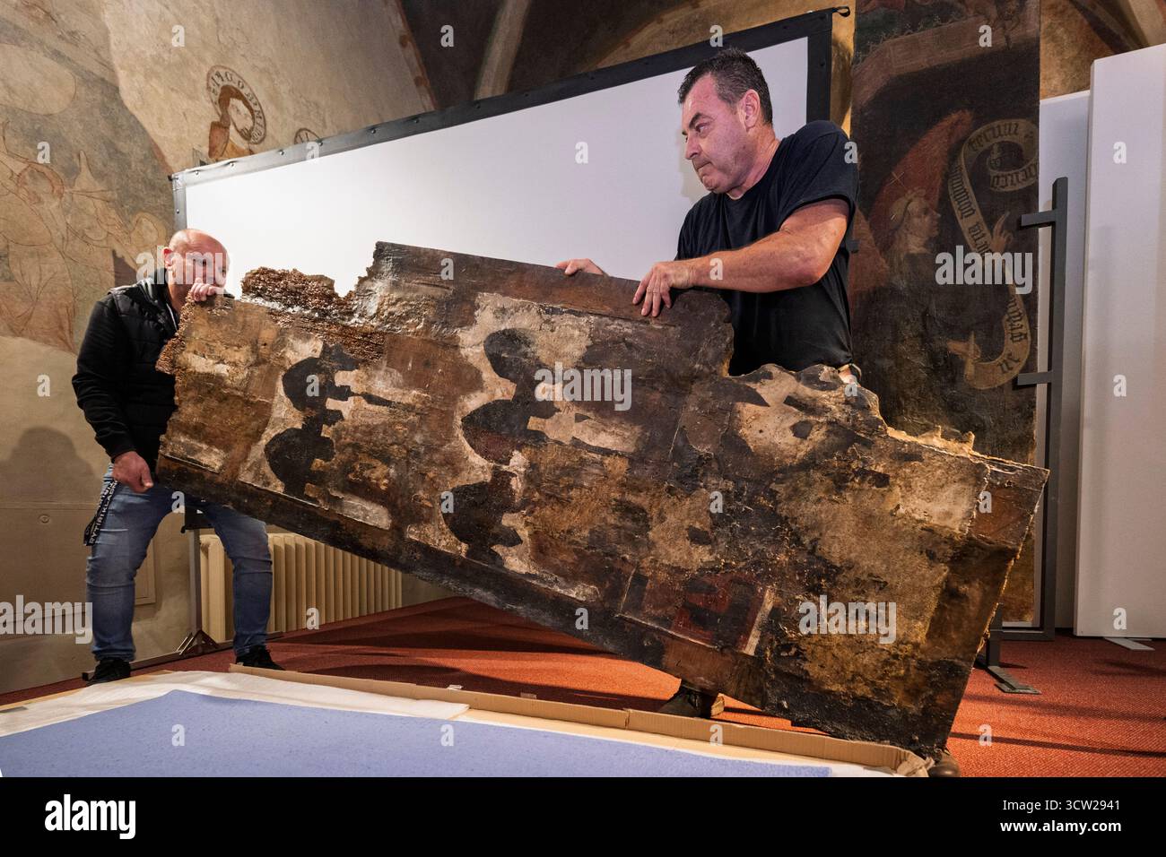 Two medieval altar panels hi-res stock photography and images - Alamy