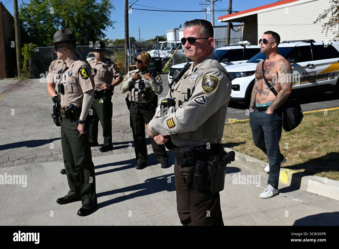 A counter protestor yells at protestors behind Illinois State troopers ...