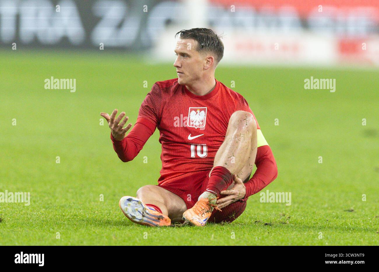 Stadion Slaski, Chorzow, Poland. 9th Oct, 2025. International Football, friendly match, Poland versus New Zealand; Piotr Zielinski (POL) sits on the turf after a tackle Credit: Action Plus Sports/Alamy Live News Stock Photo