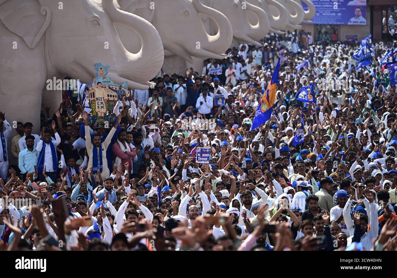 LUCKNOW, INDIA - OCTOBER 9: A massive crowd of BSP supporters gathered ...