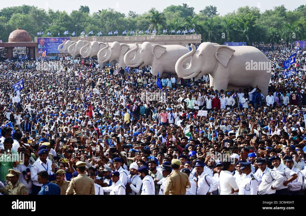 LUCKNOW, INDIA - OCTOBER 9: A massive crowd of BSP supporters gathered ...