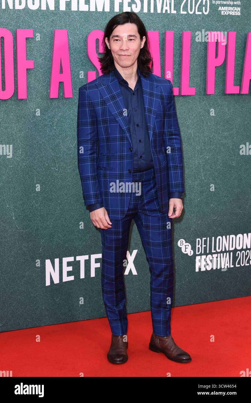 Jason Tobin bei der Premiere des Kinofilms Ballad of a Small Player auf ...