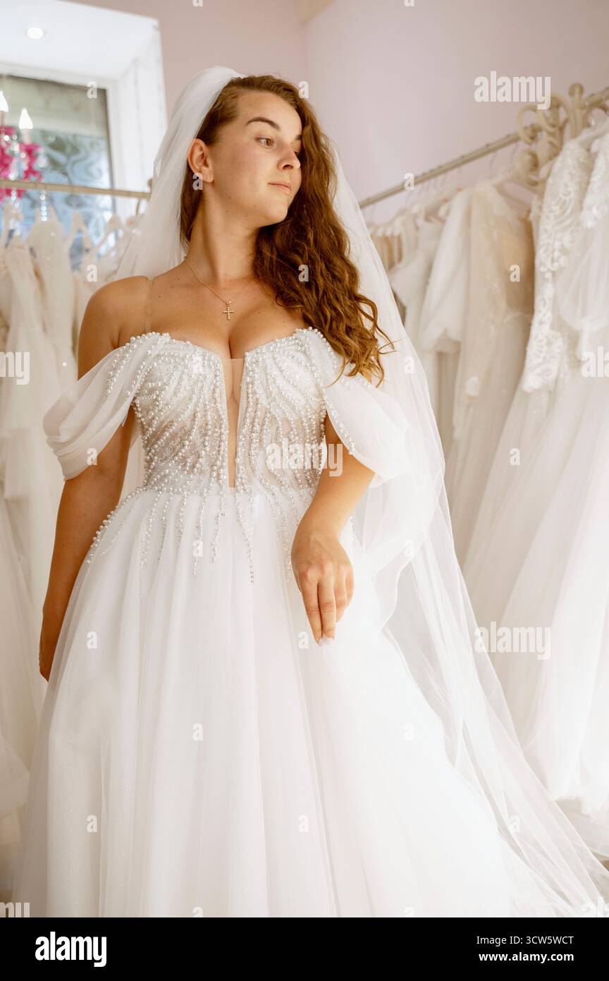 Expensive wedding gown hi-res stock photography and images - Page 4 - Alamy