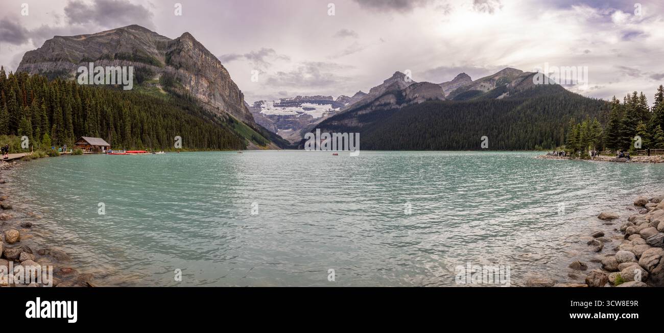 Panorama photo of the turquoise blue glacier fed water at Lake Louise ...