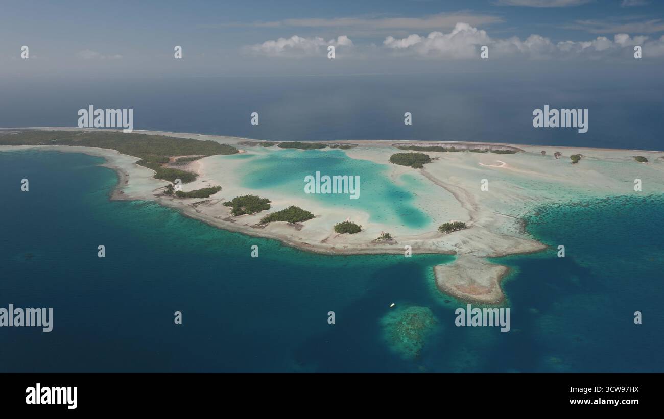 Tuamotu aerial view hi-res stock photography and images - Alamy