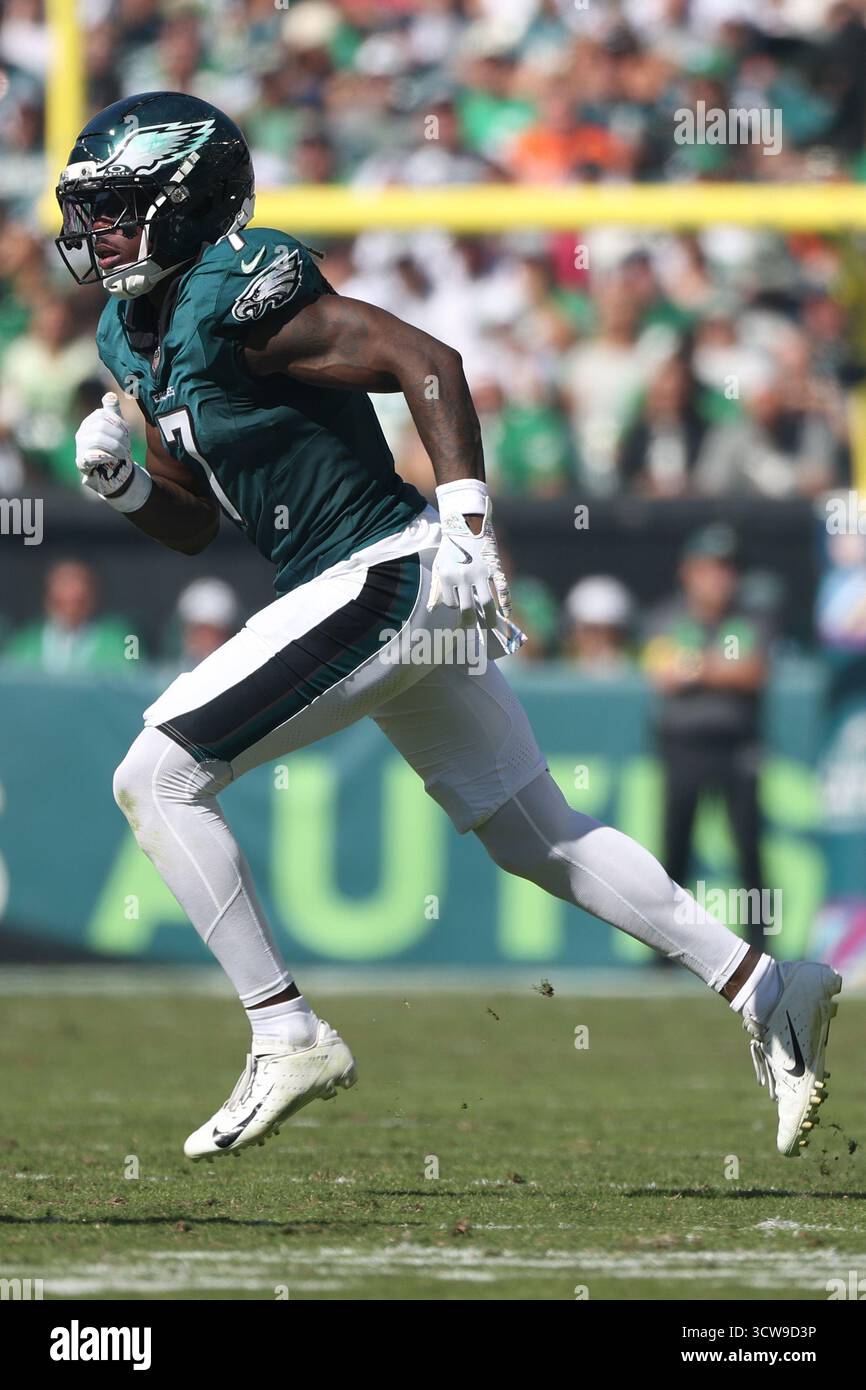 Philadelphia Eagles cornerback Kelee Ringo (7) rushes during an NFL ...