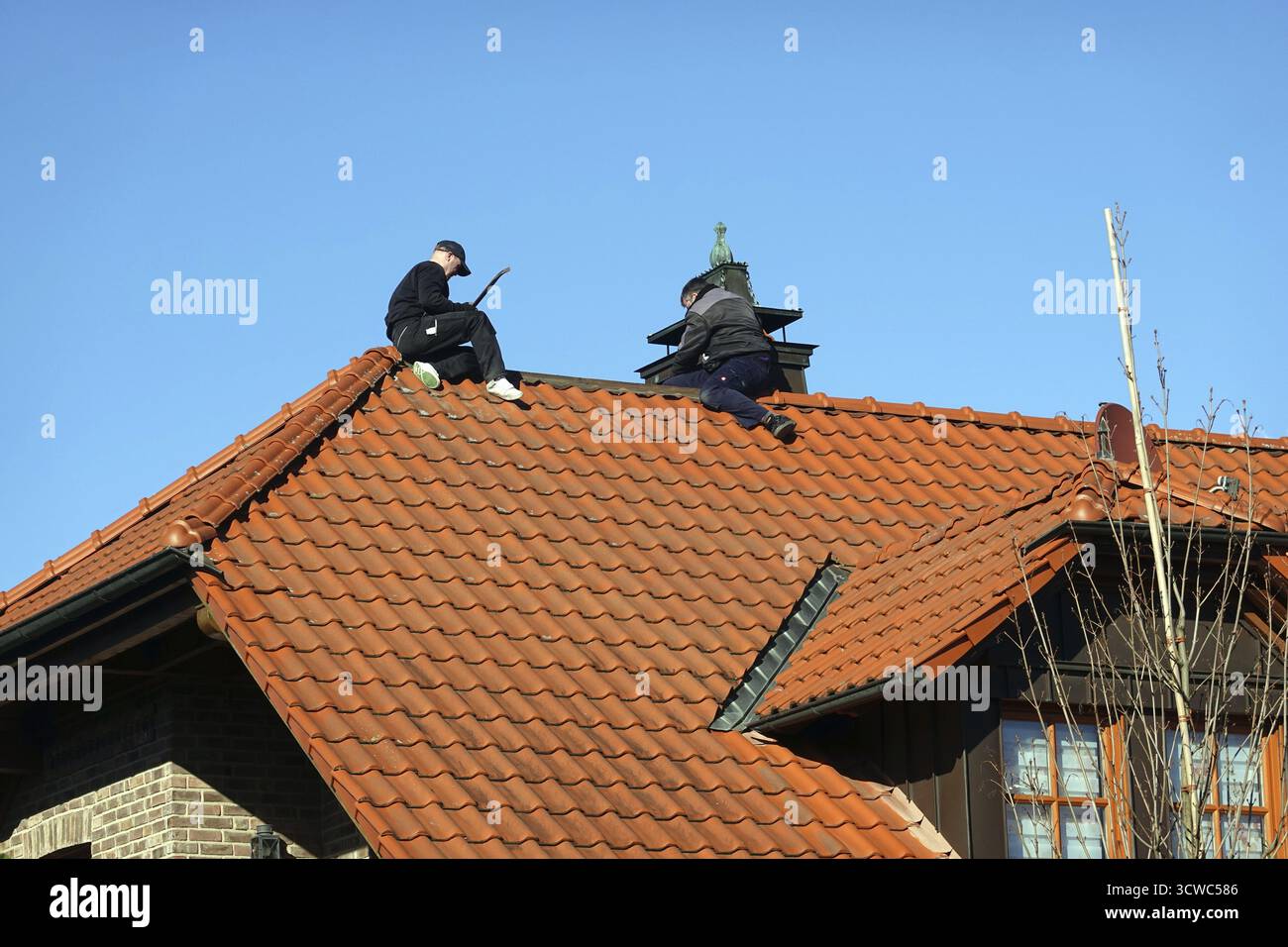 Roofer Doing Ridges Ridge of the roof hi-res stock photography and images - Alamy