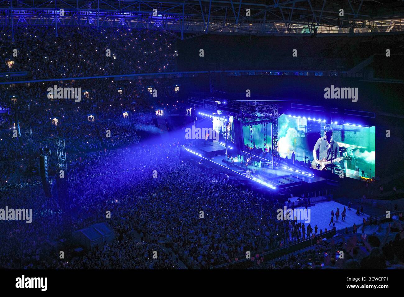 Oasis live 25 hi-res stock photography and images - Alamy