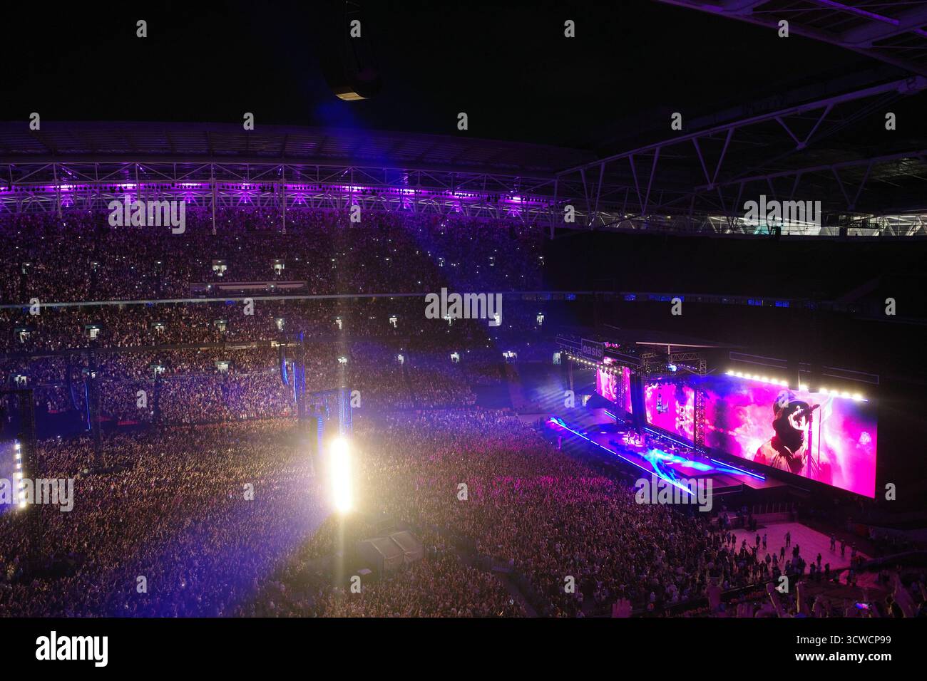 Oasis live 25 hi-res stock photography and images - Alamy