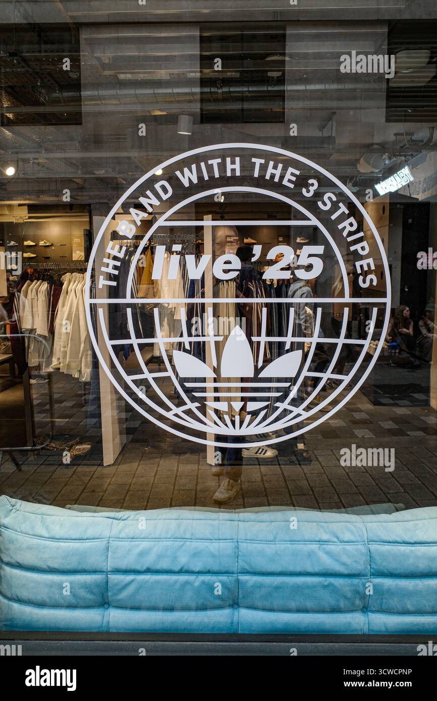 Oasis 25 hi-res stock photography and images - Alamy