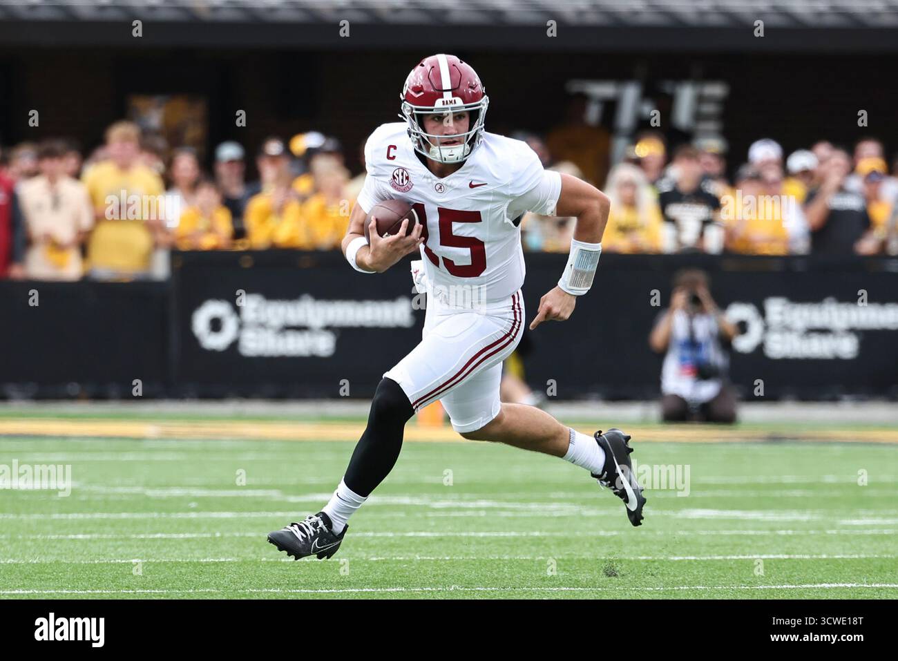 COLUMBIA, MO - OCTOBER 11: Alabama Crimson Tide quarterback Ty Simpson ...