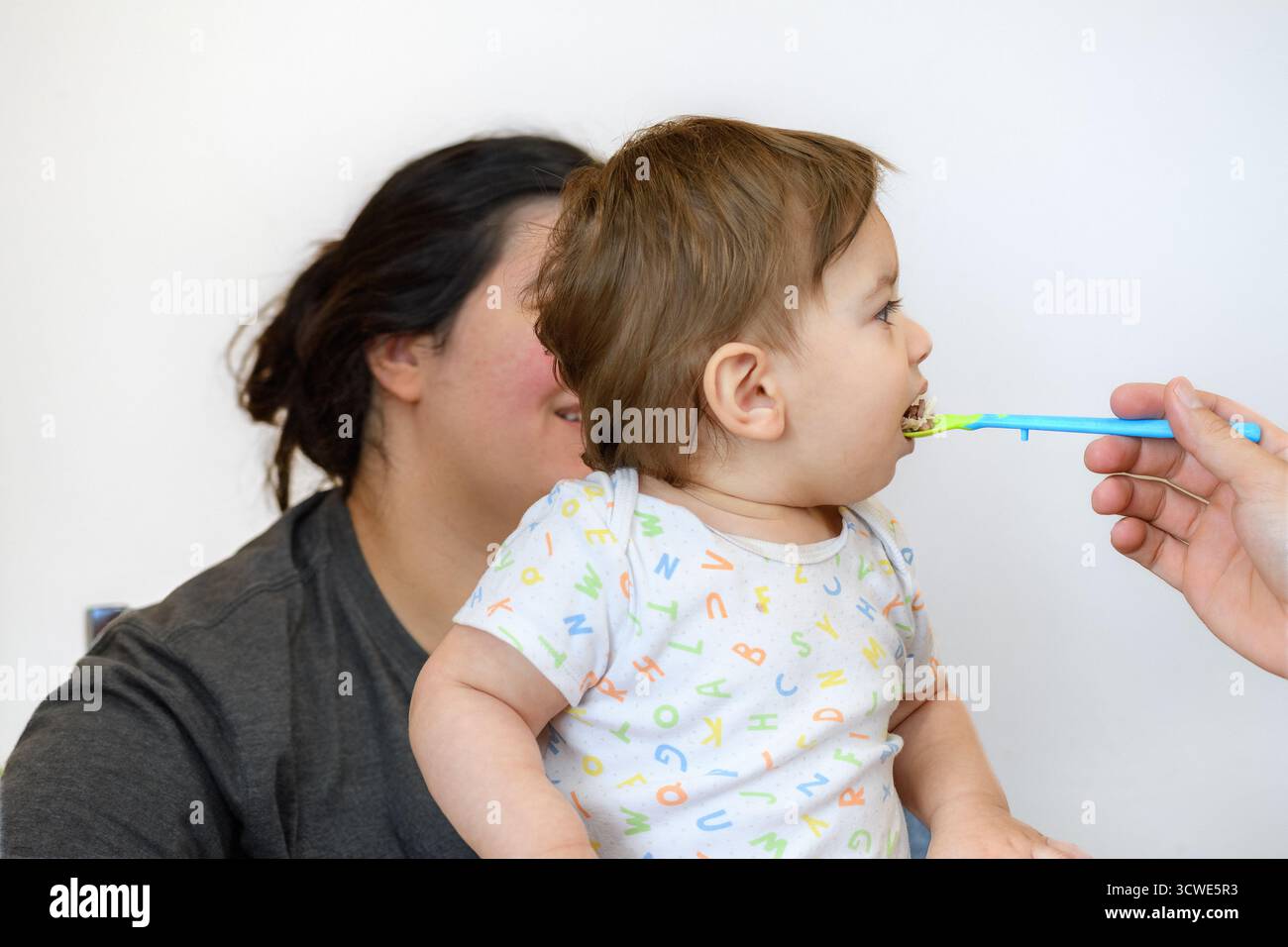 Child Real mother child boy kid, authentic real family Stock Photo - Alamy