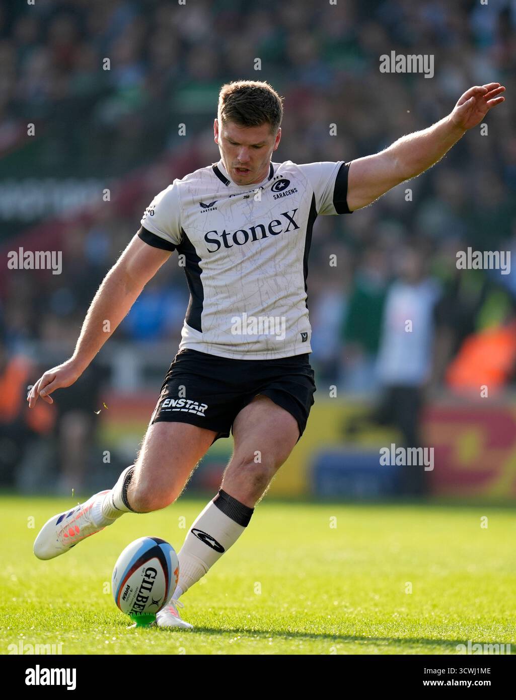 Saracens' Owen Farrell kicks a conversion during the Gallagher PREM ...