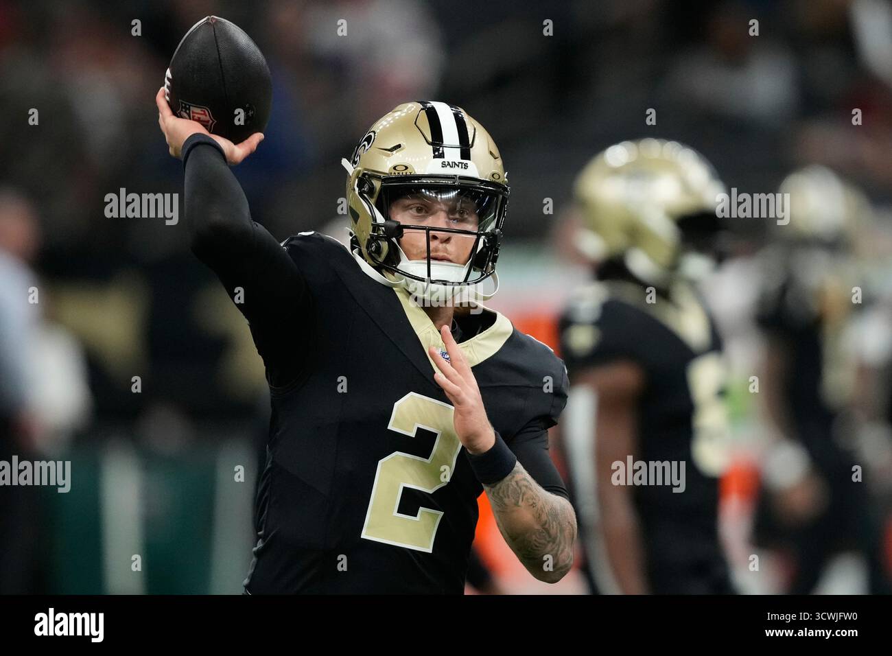 New Orleans Saints quarterback Spencer Rattler warms up before an NFL ...