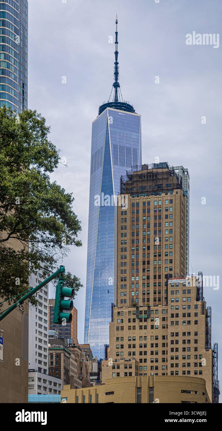 Image of One World Trade Center in Manhattan, NYC. Perfect for themes like business, travel, architecture, modern skyline, and U.S. landmarks in finan Stock Photo