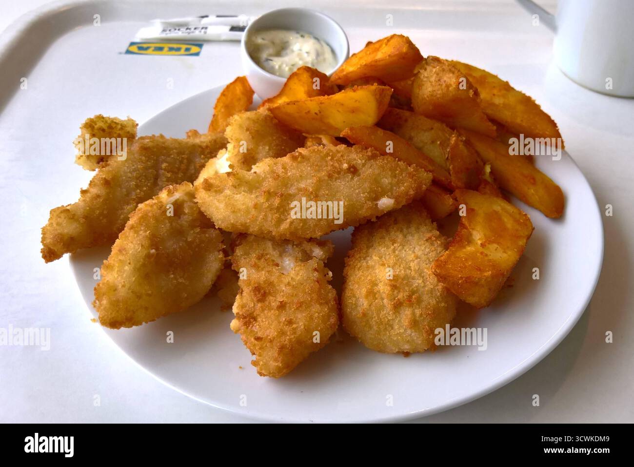 Ikea Restaurant, Fisch mit Kartoffeln. Derzeit gibt es Freitags in der Ikea-Gastro den Fisk-Freitag. Dort gibt es Fischhäppchen - Alaska Seelachs