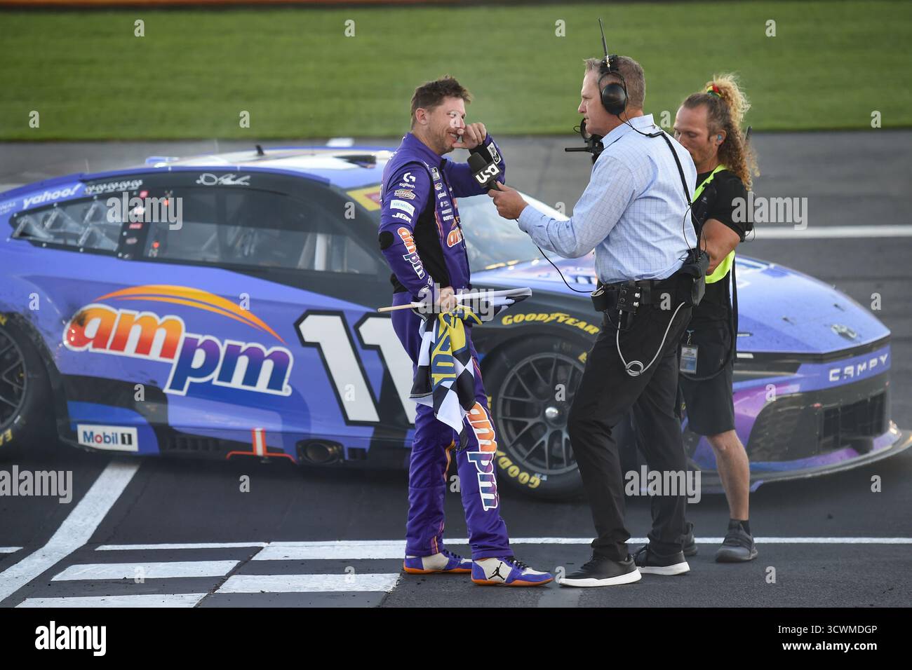 LAS VEGAS, NV - OCTOBER 12: Denny Hamlin (#11 Joe Gibbs Racing ampm ...