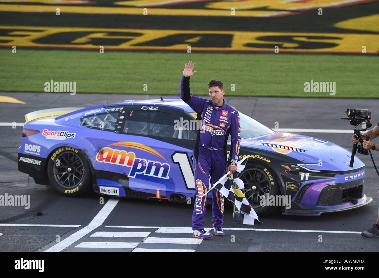 LAS VEGAS, NV - OCTOBER 12: Denny Hamlin (#11 Joe Gibbs Racing ampm ...