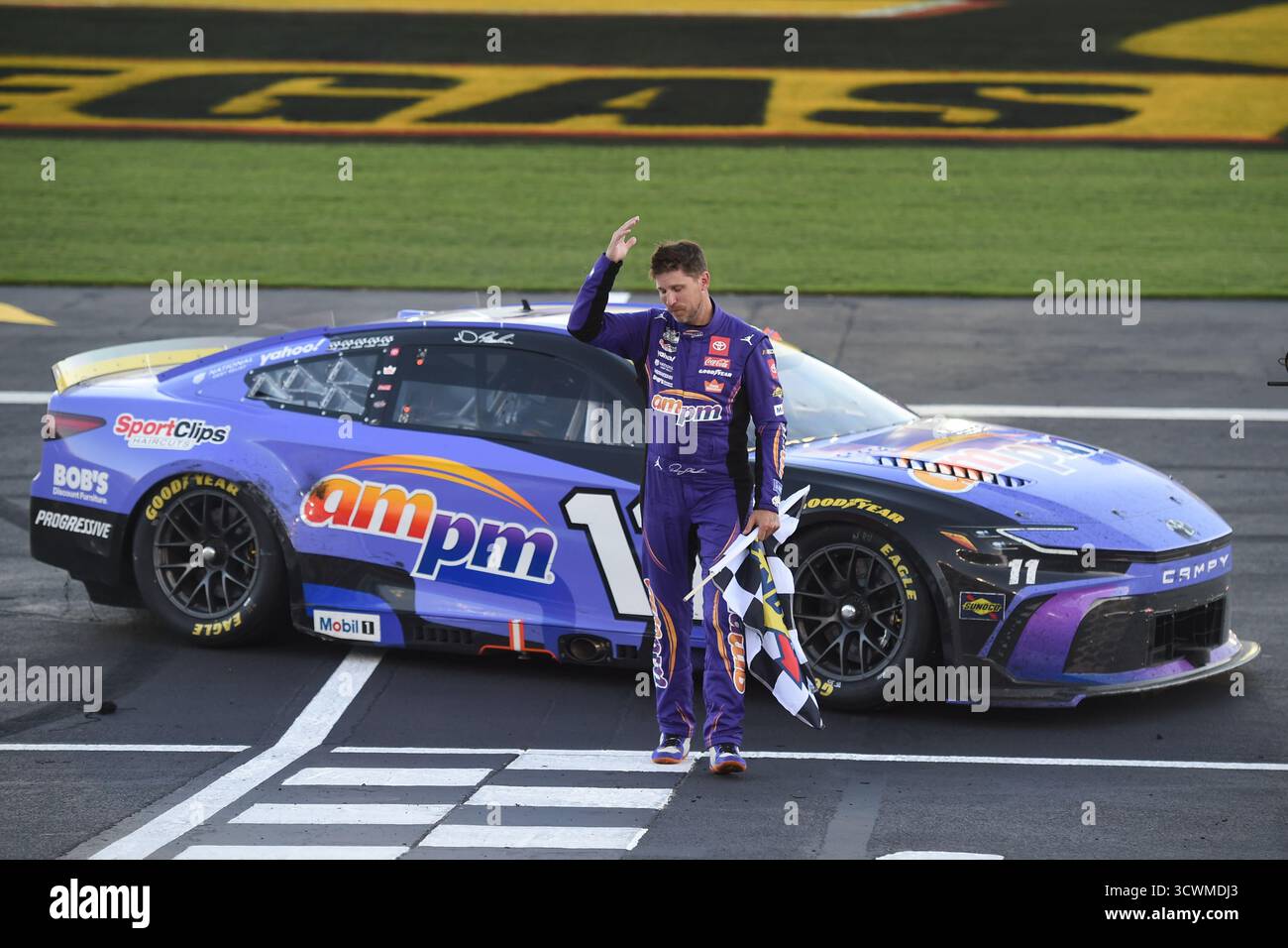 LAS VEGAS, NV - OCTOBER 12: Denny Hamlin (#11 Joe Gibbs Racing ampm ...