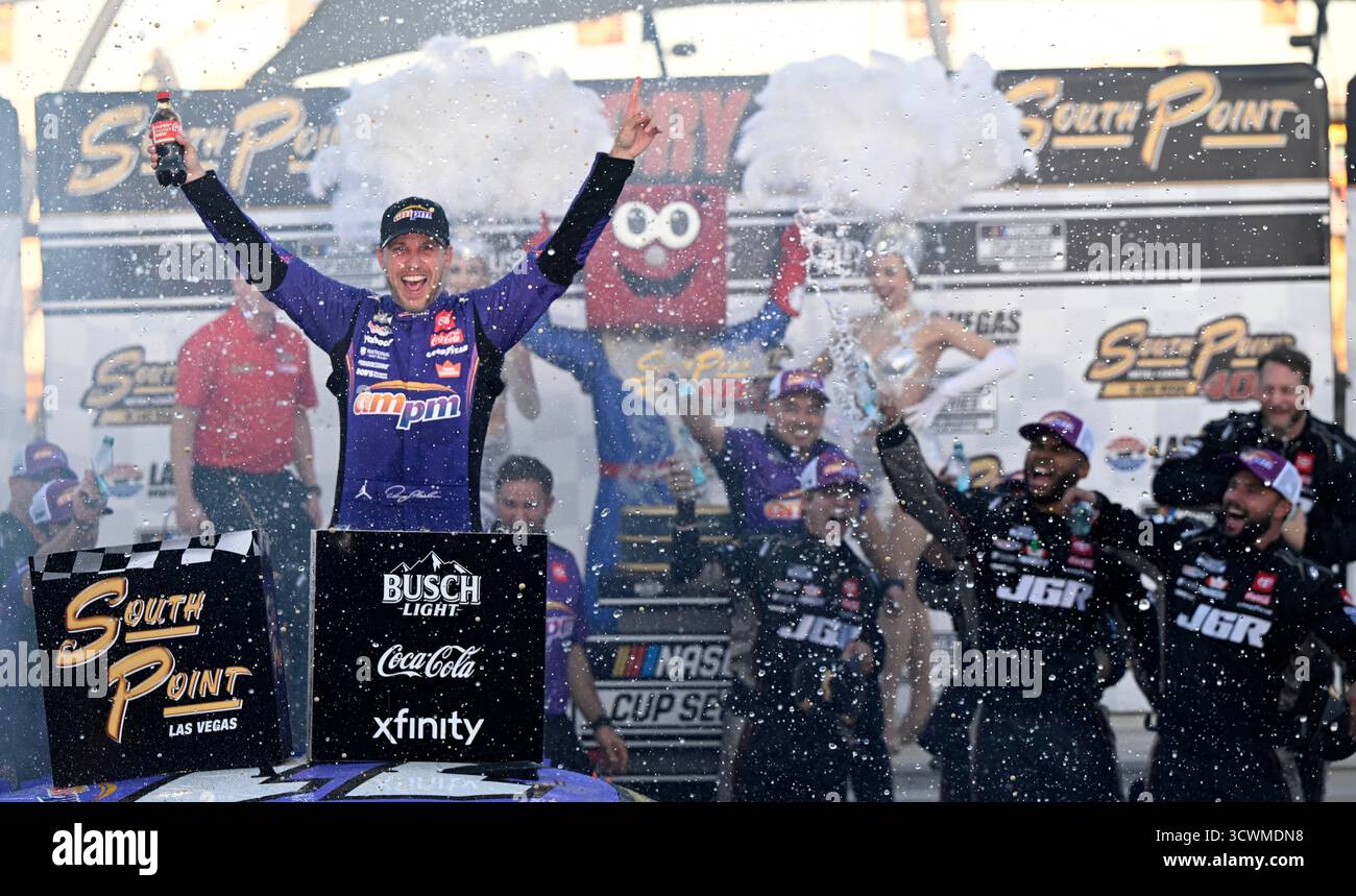 LAS VEGAS, NV - OCTOBER 12: Denny Hamlin (#11 Joe Gibbs Racing ampm ...