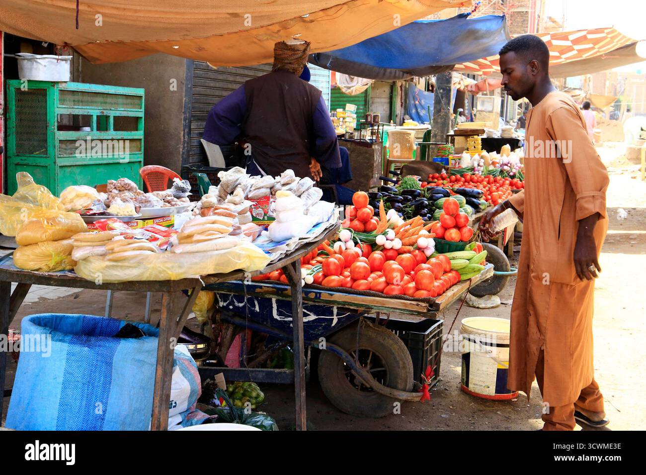 Khartoum, Sudan. 11th Oct, 2025. This photo shows a scene at a temporary  market in southern Khartoum, Sudan, Oct. 11, 2025. TO GO WITH 