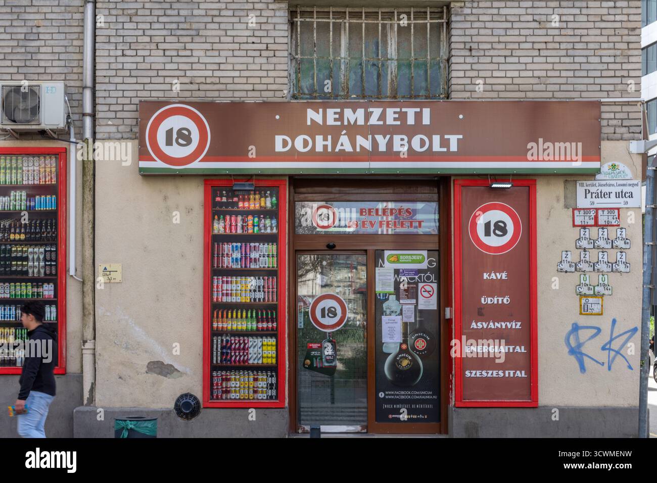 cigarette shop budapest A Nemzeti Dohánybolt (National Tobacco Shop) in Budapest — Hungary's  state-controlled tobacco retail network established under Fidesz in 2013  Stock Photo