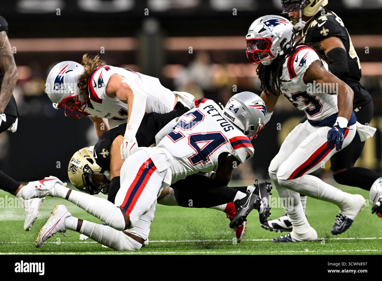 New England Patriots safety Dell Pettus (24), safety Kyle Dugger (23