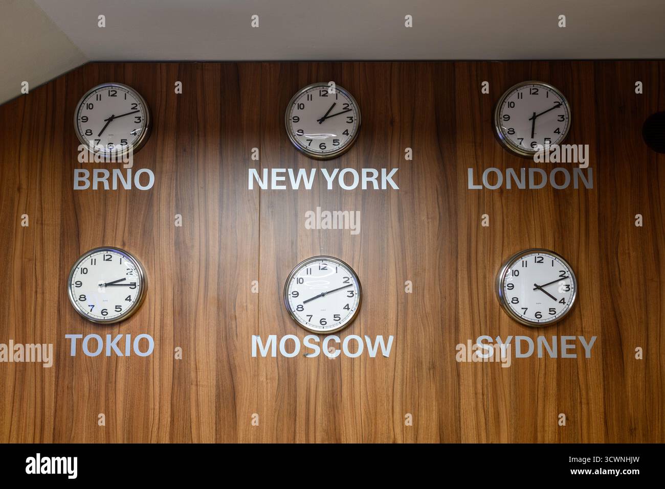 Timezone Differences Hi res Stock Photography And Images Alamy timezone-differences-hi-res-stock-photography-and-images-alamy