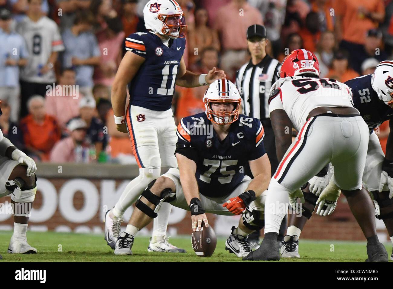 AUBURN, AL - OCTOBER 11: Offensive lineman Connor Lew #75 of the Auburn ...