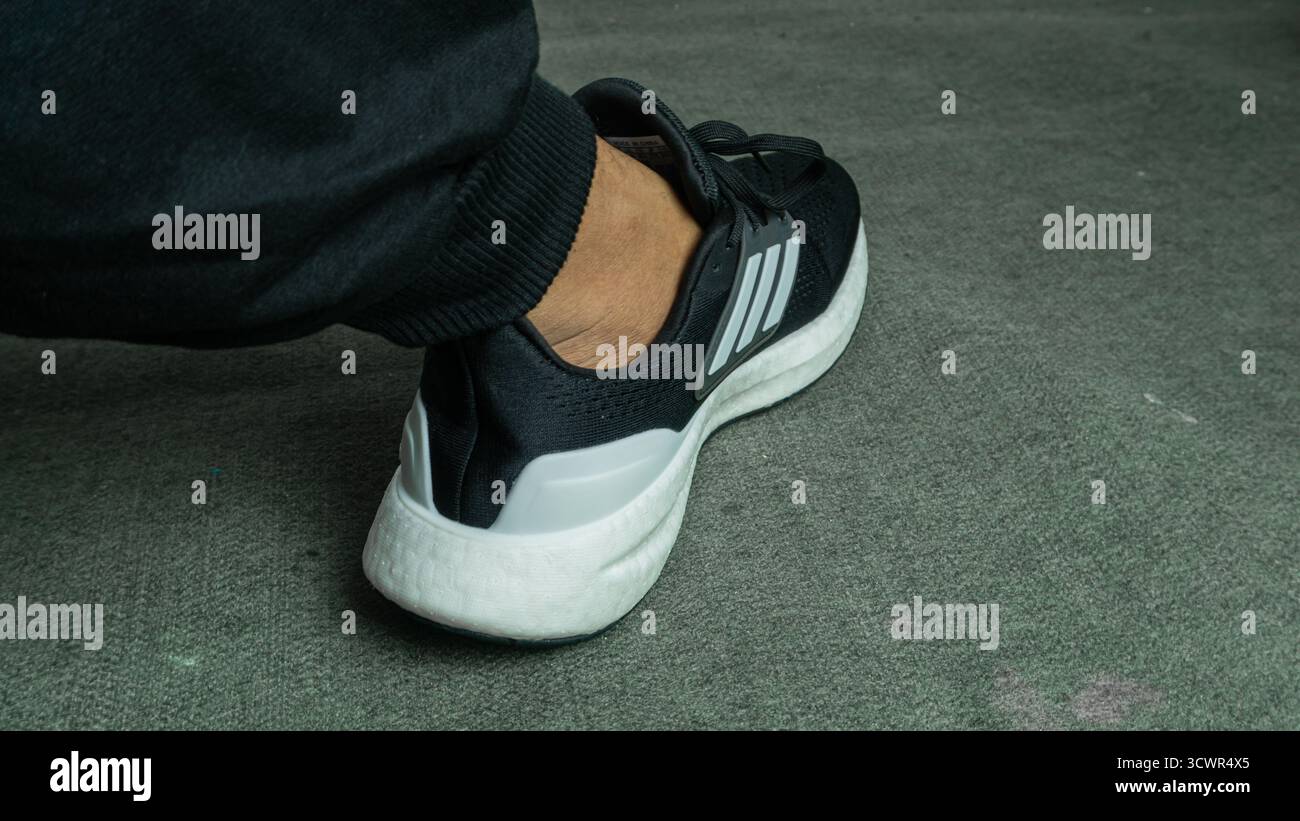 Adidas black and white shoes hi-res stock photography and images - Alamy Adidas black and white shoes hi-res stock photography and images - Alamy