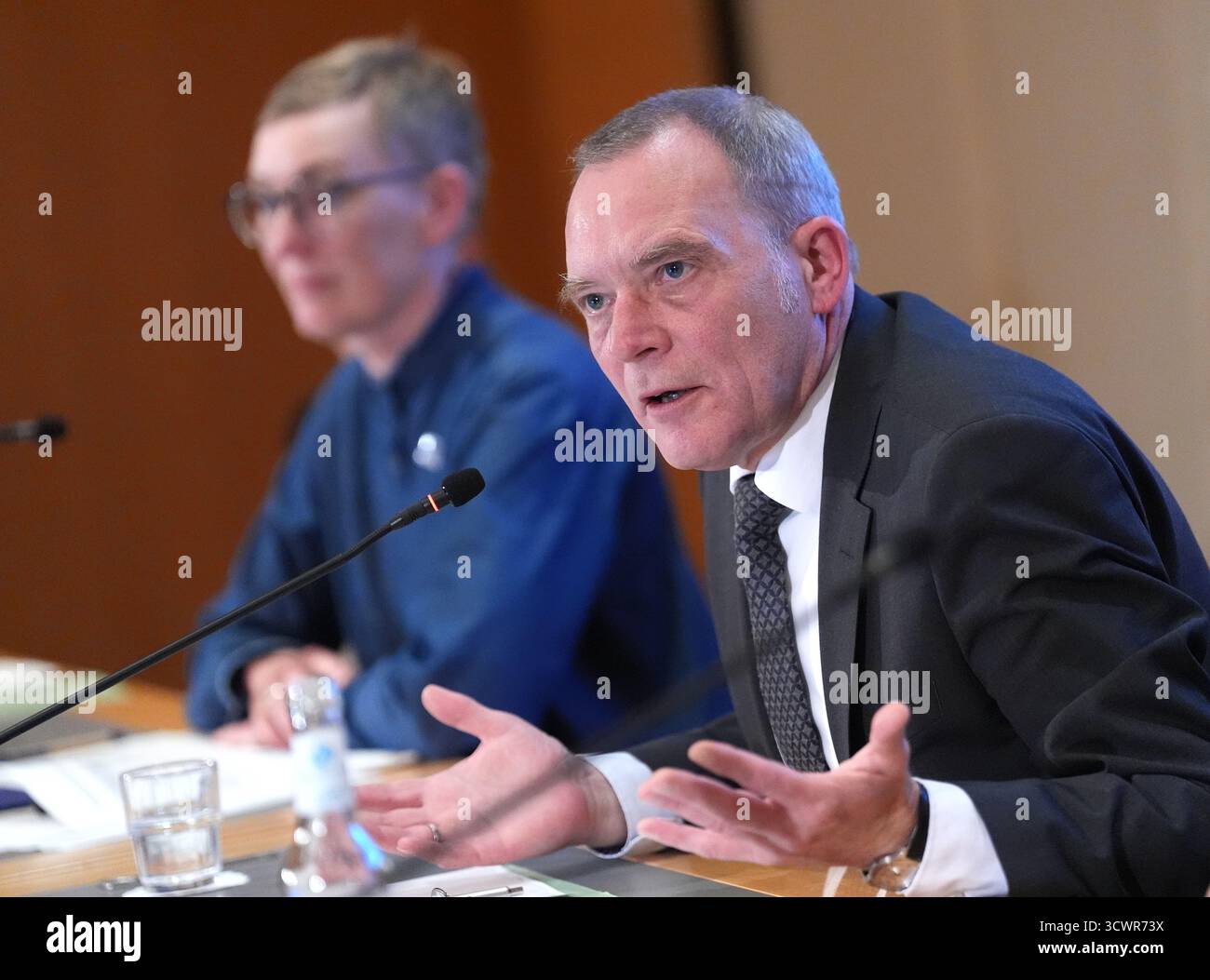 13 October 2025, Hamburg: State Chief Electoral Officer Oliver Rudolf ...