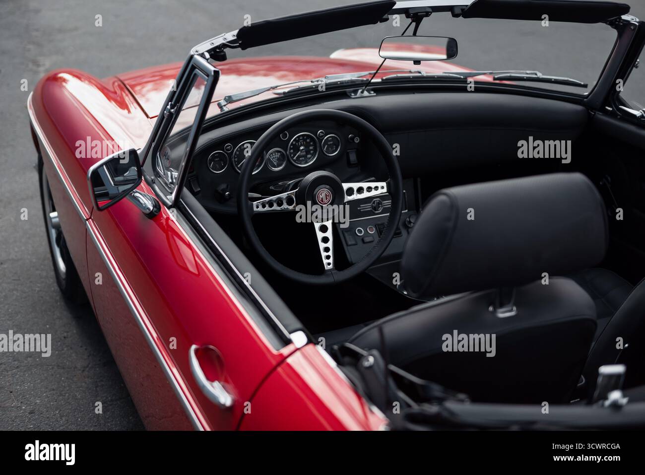 Mg car steering wheel hi-res stock photography and images - Alamy