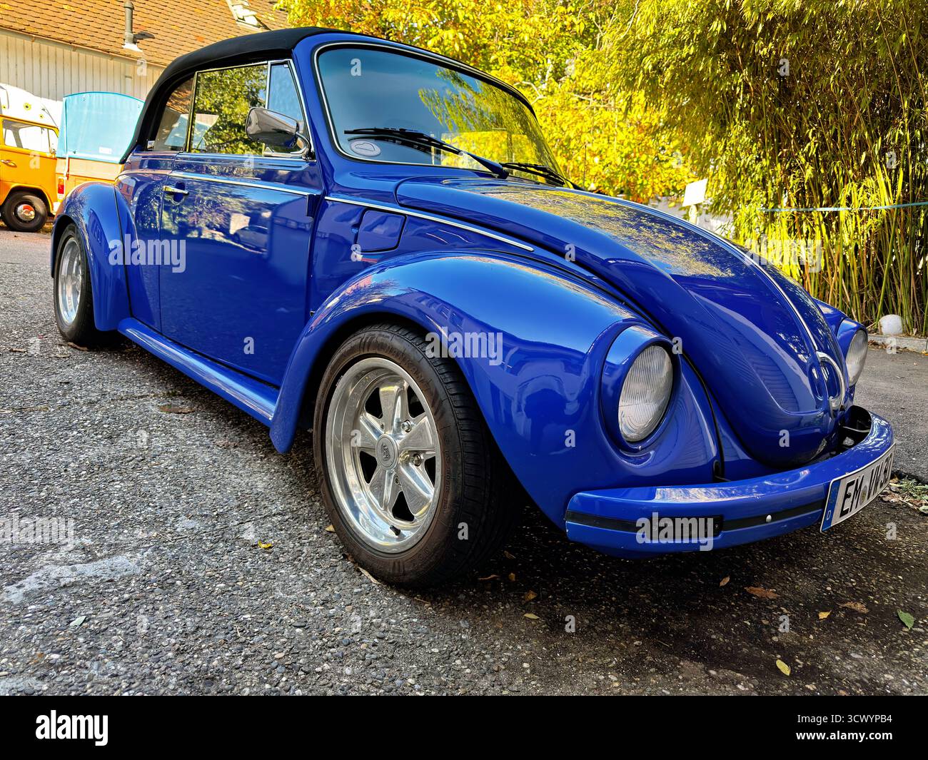 Vw beetle front view hi-res stock photography and images - Alamy