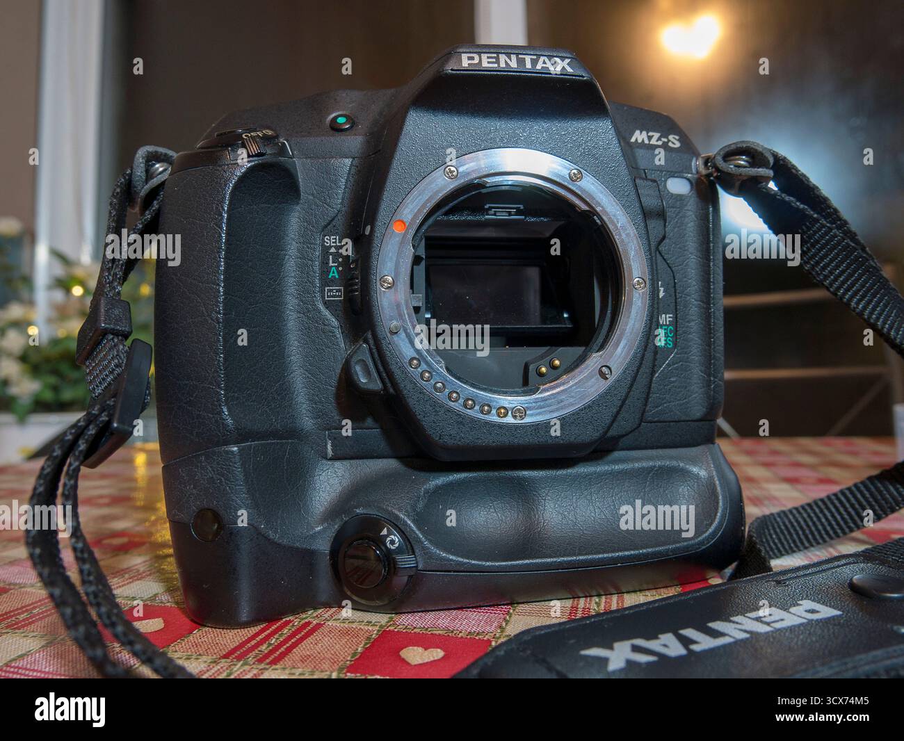 Camera battery grip hi-res stock photography and images - Alamy