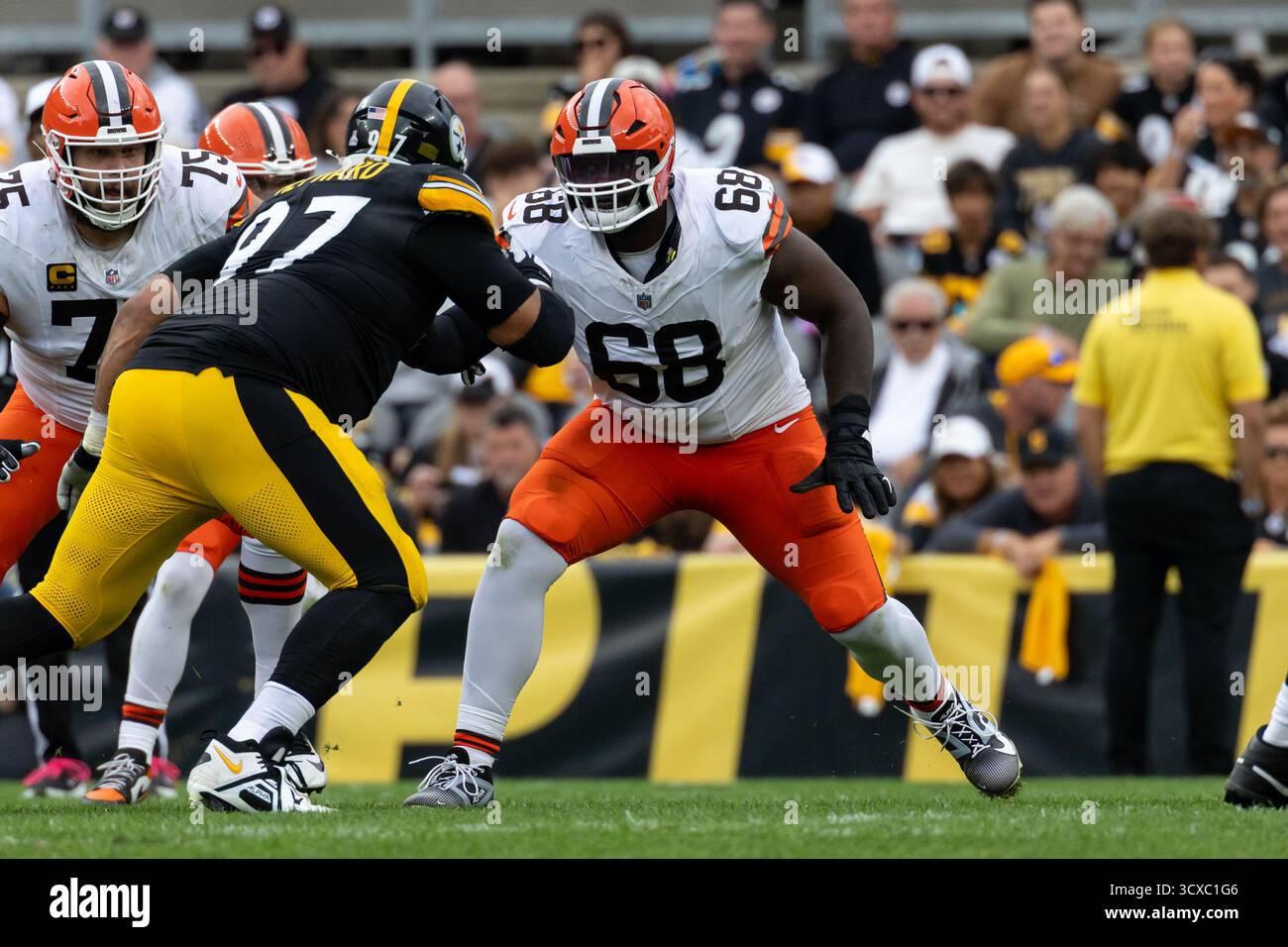 Cleveland Browns offensive lineman Cam Robinson (68) blocks during an ...