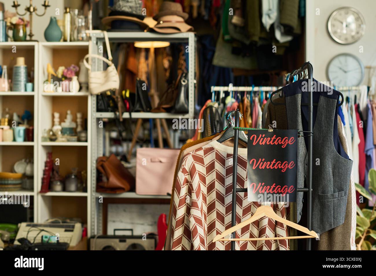 Displaying clothing racks hi-res stock photography and images - Alamy