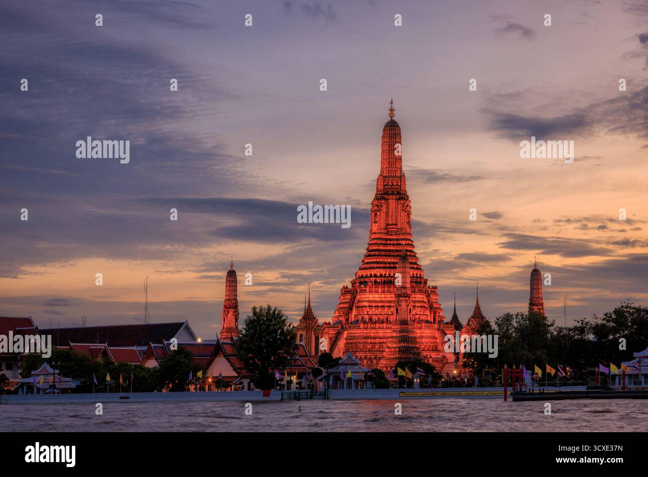 Wat Arun at sunset, Bangkok, Thailand Stock Photo