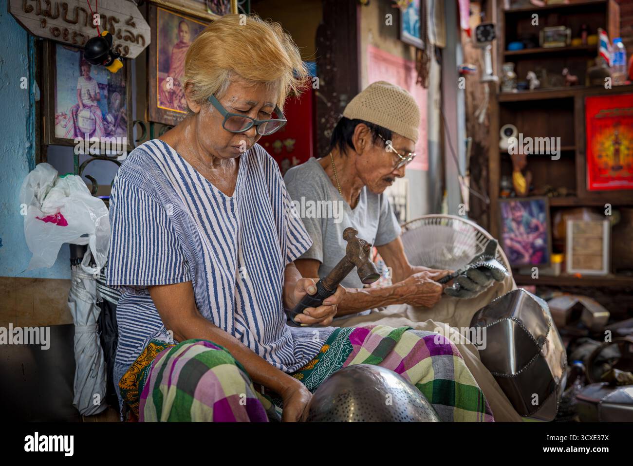 Elderly couple making monks bowls, Baan Bat village, Bangkok, Thailand Stock Photo