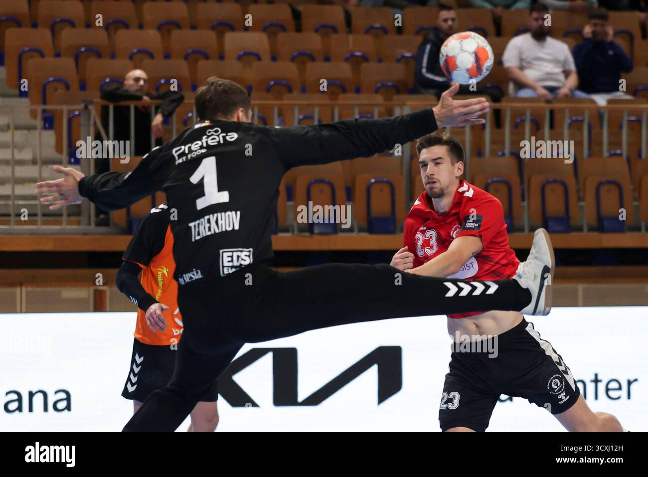 Ljubljana, Slovenia. 14th Oct, 2025. Tadej Kljun (R) of RD LL Slovan ...