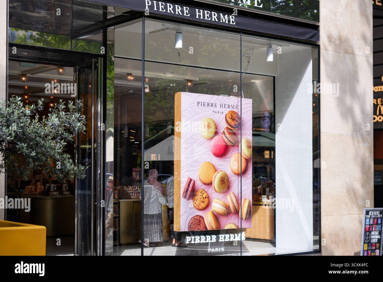 Pierre herme patisserie shop hi-res stock photography and images