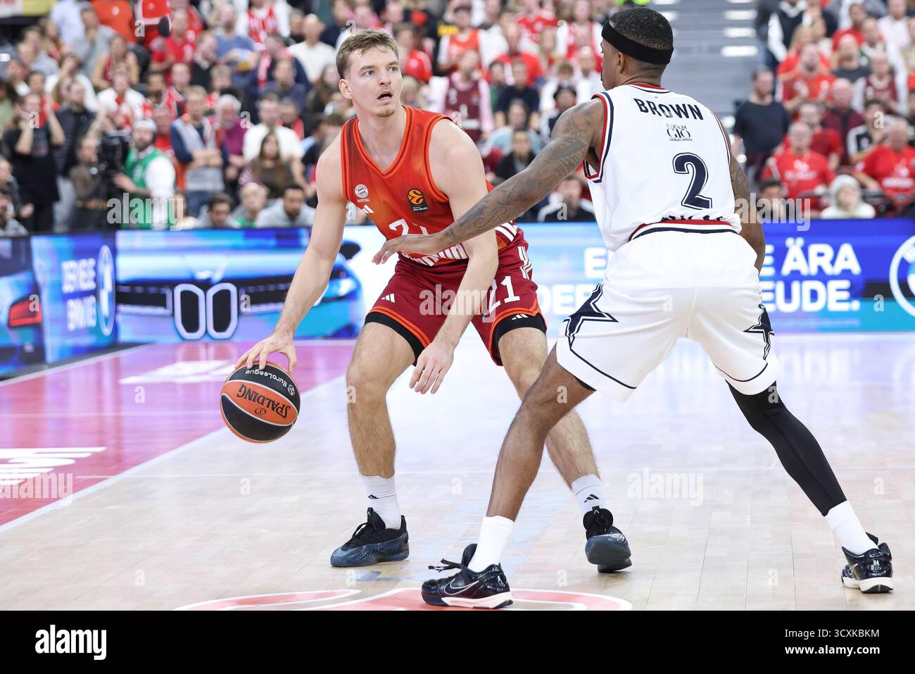 Sap R4 Germany, Munich, 2025 10 14: Justus Hollatz (FC Bayern) dribbles in the ...