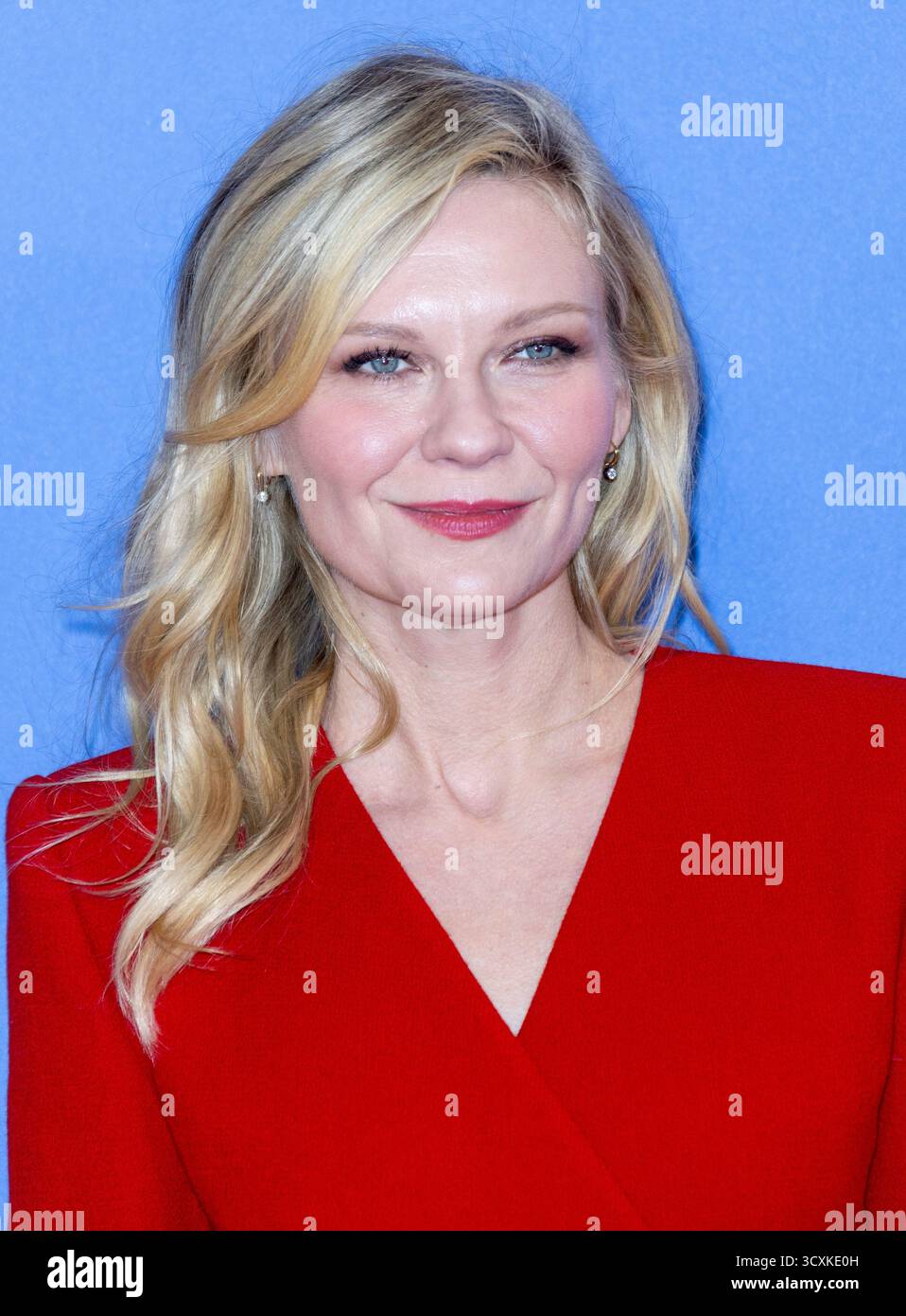 Kirsten dunst red carpet hi-res stock photography and images - Page 4 -  Alamy